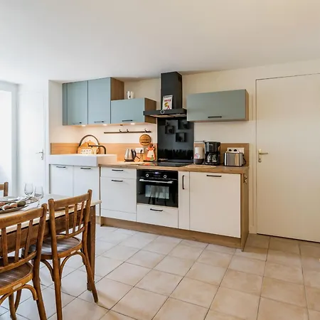 évasion En De Charme Avec Jardin, Piscine Chauffée Et Proche Plages – - Fr-1-306-1271 *