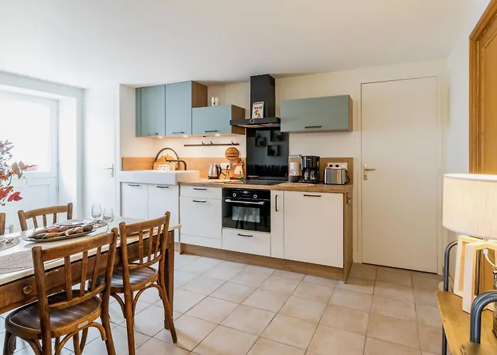 évasion En De Charme Avec Jardin, Piscine Chauffée Et Proche Plages – - Fr-1-306-1271 *